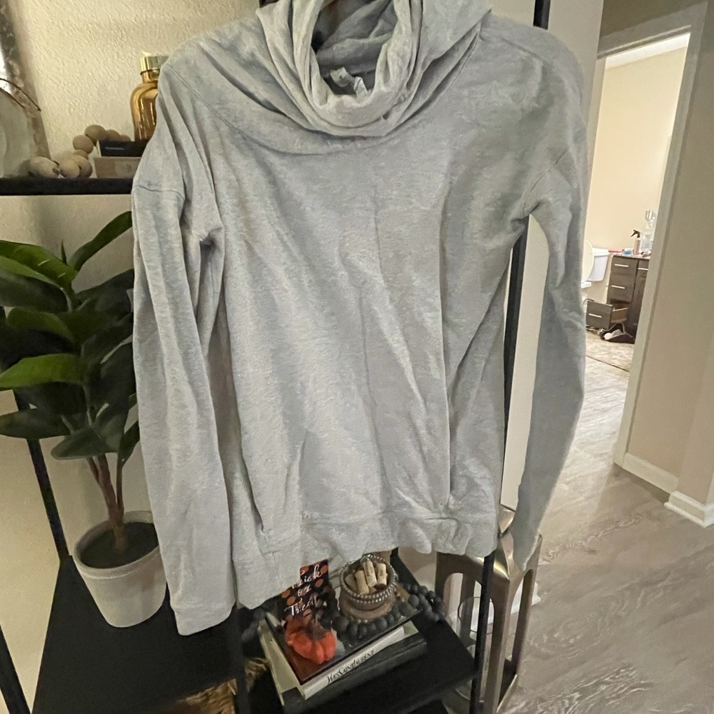 Lululemon size 4 sweatshirt